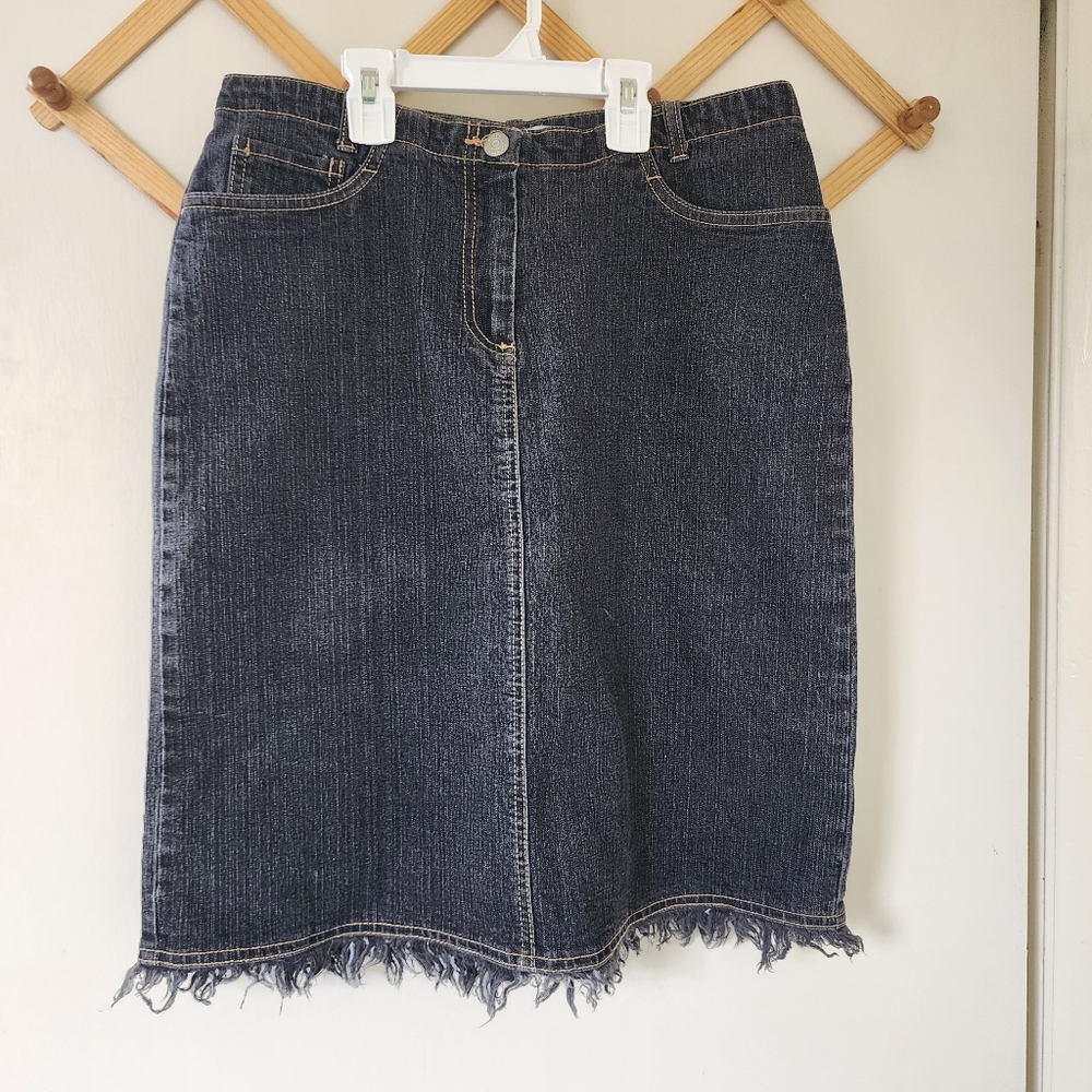 Women's Cabi size 6 black distressed denim skirt. Unused good condition
